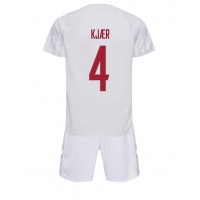Koszulka piłkarska Dania Simon Kjaer #4 Strój wyjazdowy dla dzieci MŚ 2022 tanio Krótki Rękaw (+ Krótkie spodenki)
